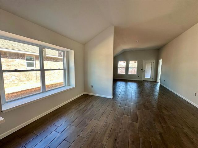 1012 Redwood Creek Drive, Yukon, OK 73099