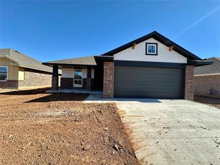1012 Redwood Creek Drive, Yukon, OK 73099