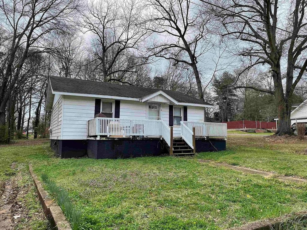 8 Hollywood Street, Inman, SC 29349