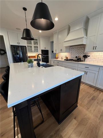 9280 Brownridge Street, Lenexa, KS 66220