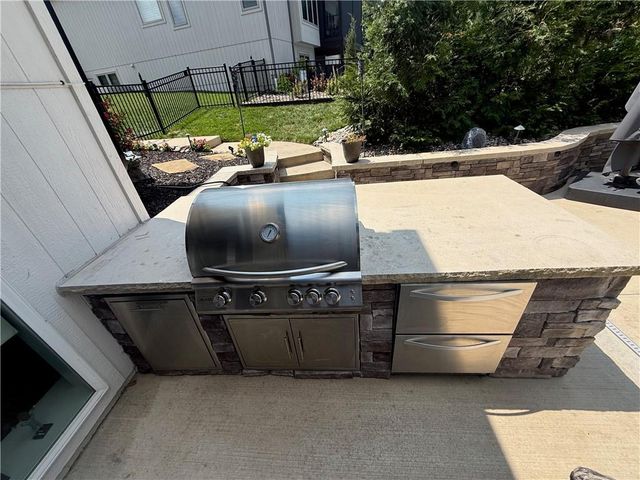 9280 Brownridge Street, Lenexa, KS 66220