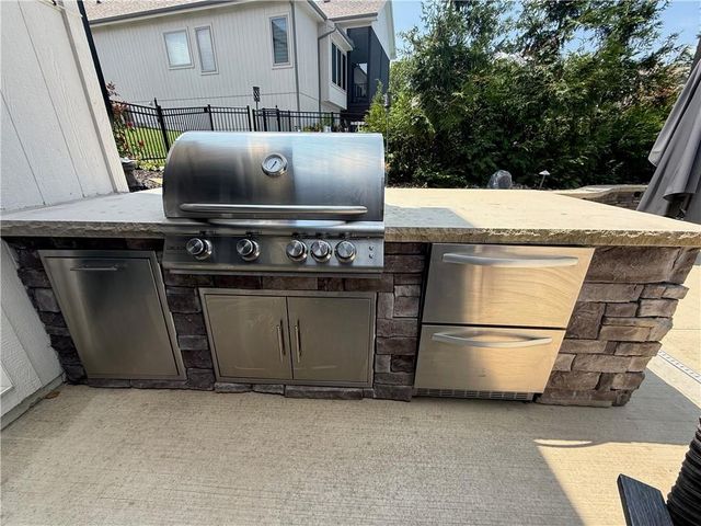 9280 Brownridge Street, Lenexa, KS 66220