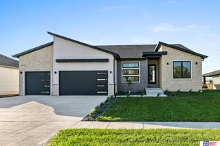 3520 Tree Line Drive, Lincoln, NE 68516