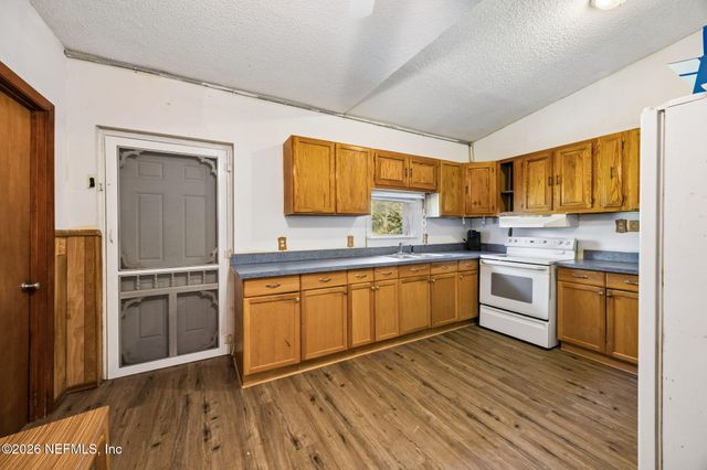 101 SESAME Street, Palatka, FL 32189