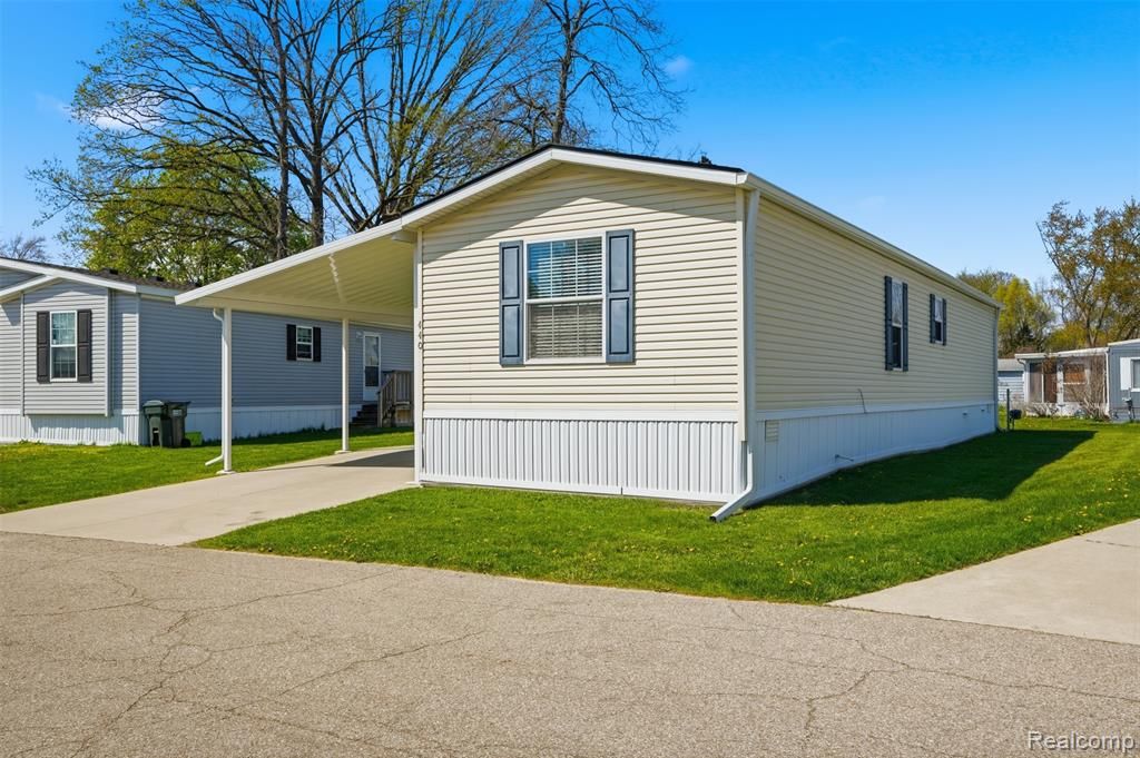 440 Flamingo Street, Rochester Hills, MI 48309