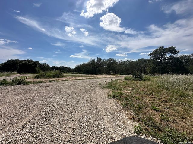 5161 CR302, Floresville, TX 78114