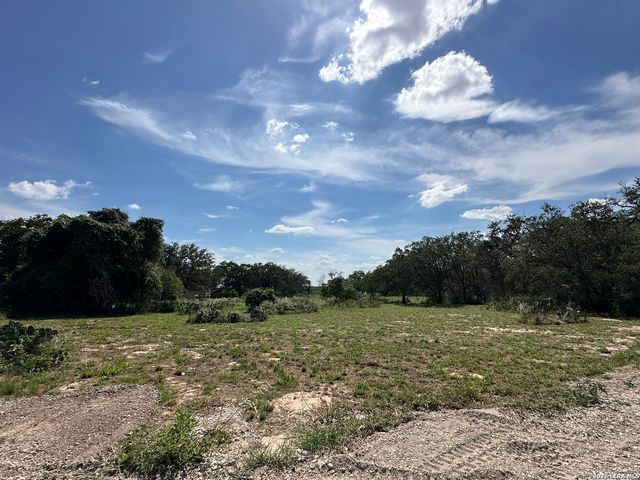 5161 CR302, Floresville, TX 78114