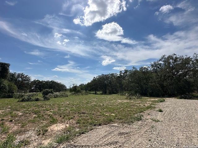 5161 CR302, Floresville, TX 78114