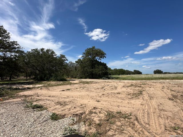 5161 CR302, Floresville, TX 78114