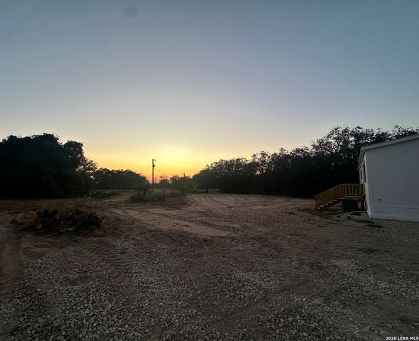5161 CR302, Floresville, TX 78114