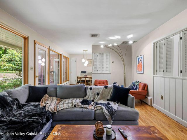 146 Flower Hill, Kingston, NY 12401