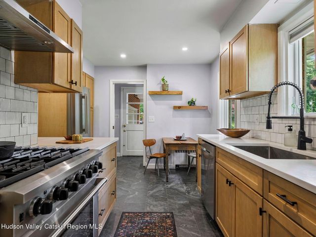146 Flower Hill, Kingston, NY 12401