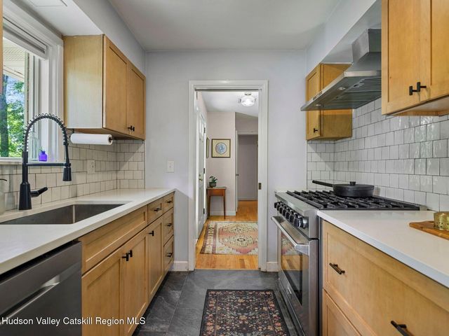 146 Flower Hill, Kingston, NY 12401