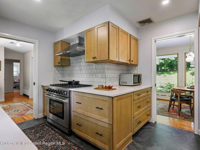 146 Flower Hill, Kingston, NY 12401