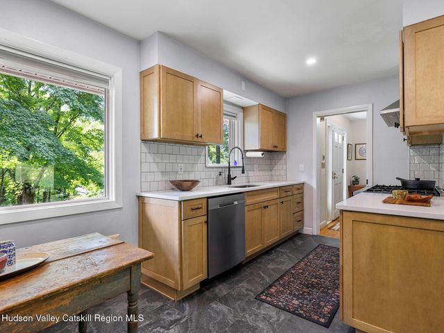 146 Flower Hill, Kingston, NY 12401