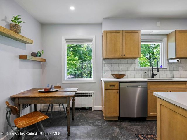 146 Flower Hill, Kingston, NY 12401