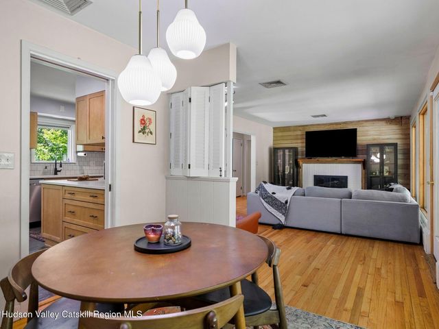 146 Flower Hill, Kingston, NY 12401