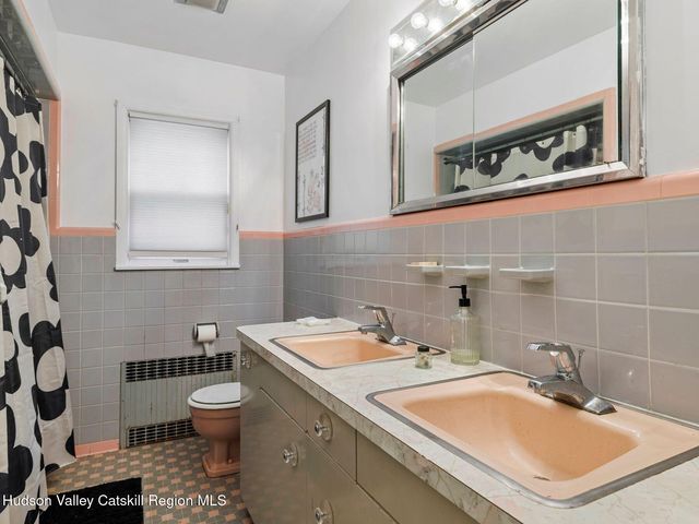 146 Flower Hill, Kingston, NY 12401