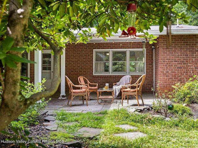 146 Flower Hill, Kingston, NY 12401