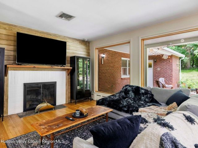 146 Flower Hill, Kingston, NY 12401