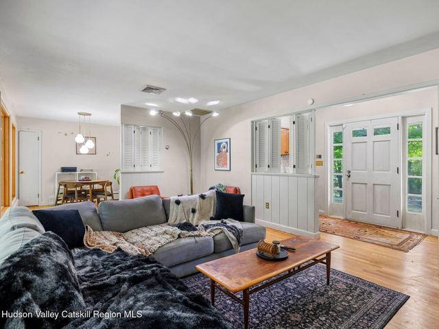 146 Flower Hill, Kingston, NY 12401