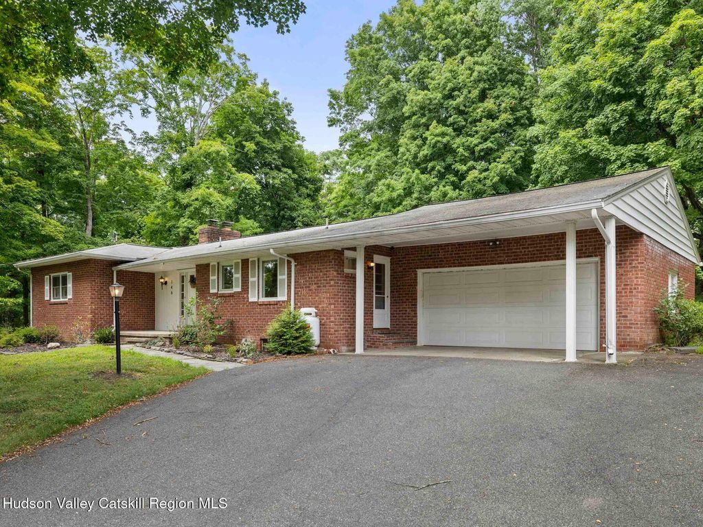146 Flower Hill, Kingston, NY 12401