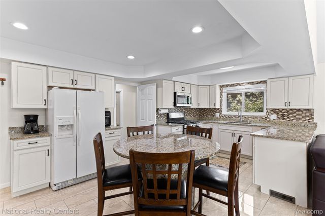 37050 Calka Drive, Sterling Heights, MI 48310
