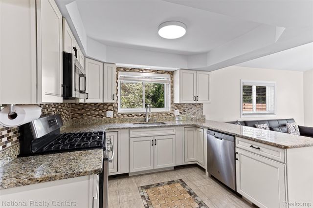 37050 Calka Drive, Sterling Heights, MI 48310