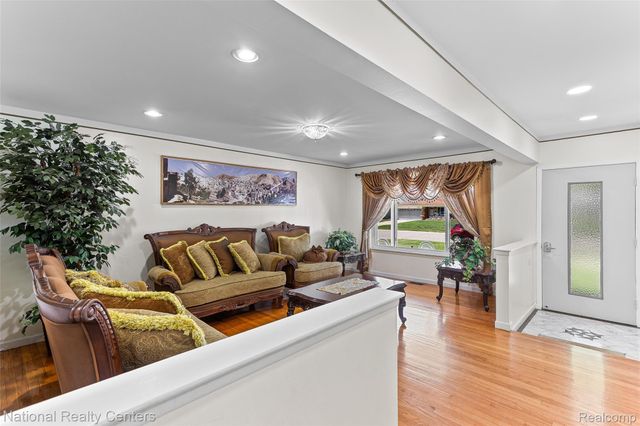 37050 Calka Drive, Sterling Heights, MI 48310