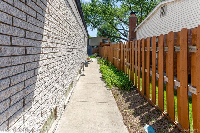 37050 Calka Drive, Sterling Heights, MI 48310