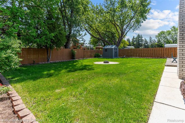 37050 Calka Drive, Sterling Heights, MI 48310