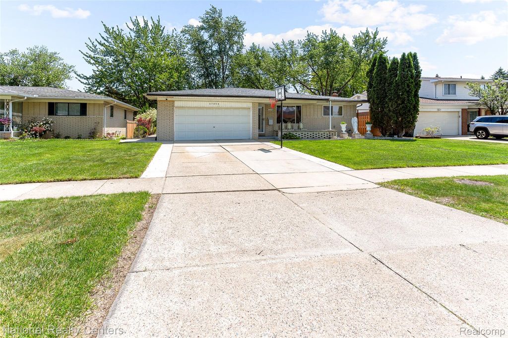 37050 Calka Drive, Sterling Heights, MI 48310