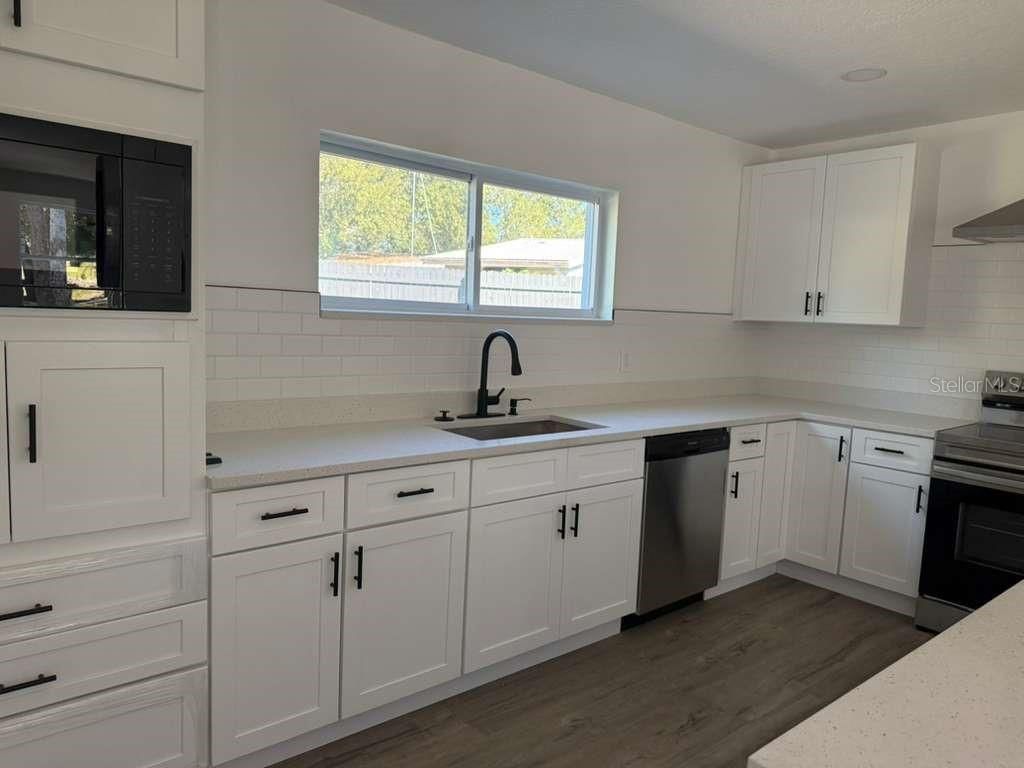 Image 23 of property listing at 581 CALLE GRANDE STREET, Ormond Beach, FL 32174