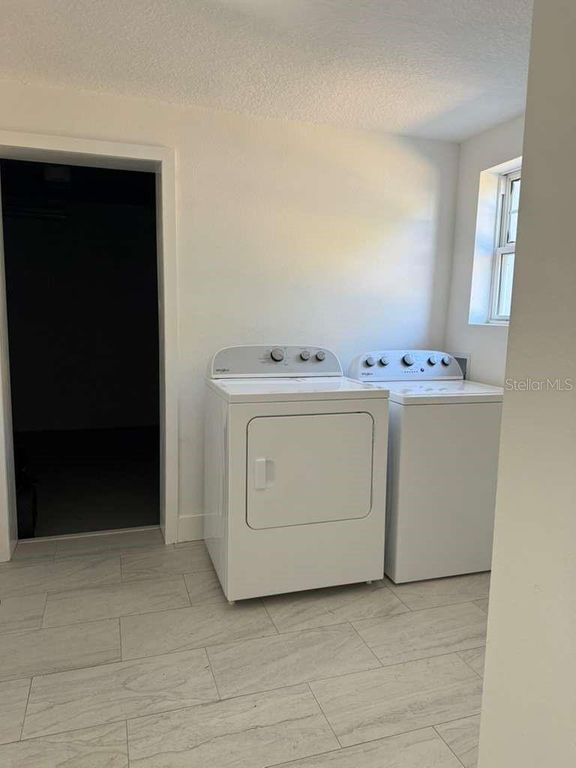 Image 45 of property listing at 581 CALLE GRANDE STREET, Ormond Beach, FL 32174