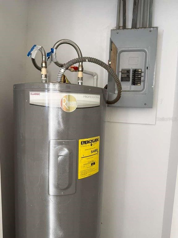 Image 47 of property listing at 581 CALLE GRANDE STREET, Ormond Beach, FL 32174