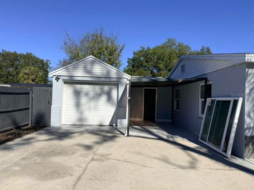 Image 9 of property listing at 581 CALLE GRANDE STREET, Ormond Beach, FL 32174