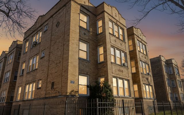 4457 N CENTRAL PARK Avenue 3, Chicago, IL 60625