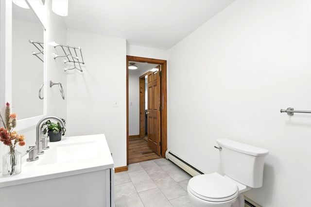 16 Pomeroy Meadow Rd, Easthampton, MA 01027
