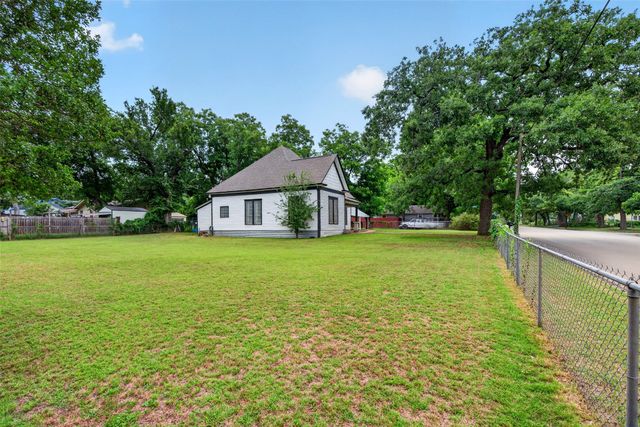 107 S Washington Street, Cleburne, TX 76031