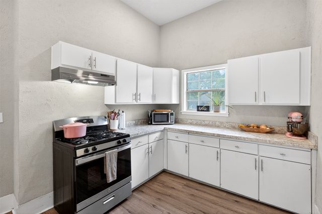 107 S Washington Street, Cleburne, TX 76031