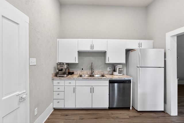107 S Washington Street, Cleburne, TX 76031