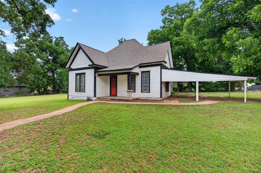 107 S Washington Street, Cleburne, TX 76031