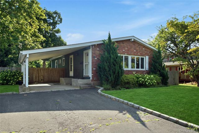 29 Penn Drive, Smithtown, NY 11787