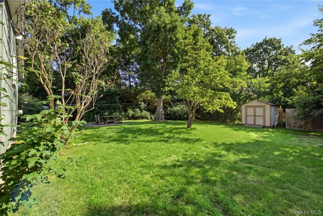 29 Penn Drive, Smithtown, NY 11787