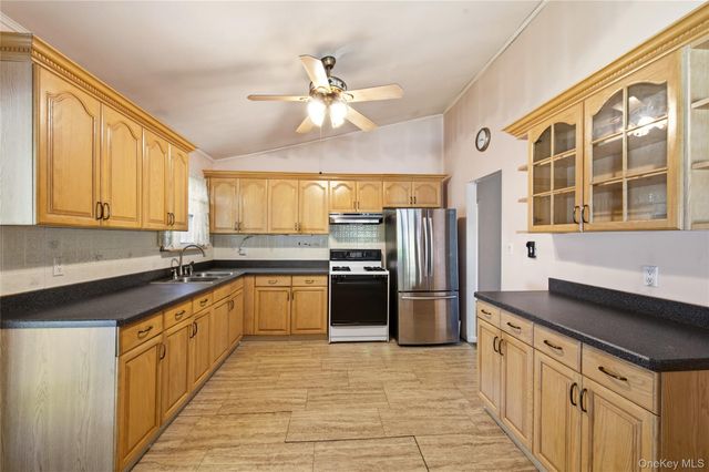 29 Penn Drive, Smithtown, NY 11787