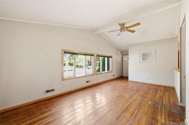 29 Penn Drive, Smithtown, NY 11787