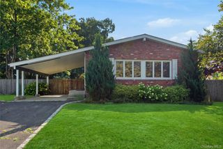 29 Penn Drive, Smithtown, NY 11787