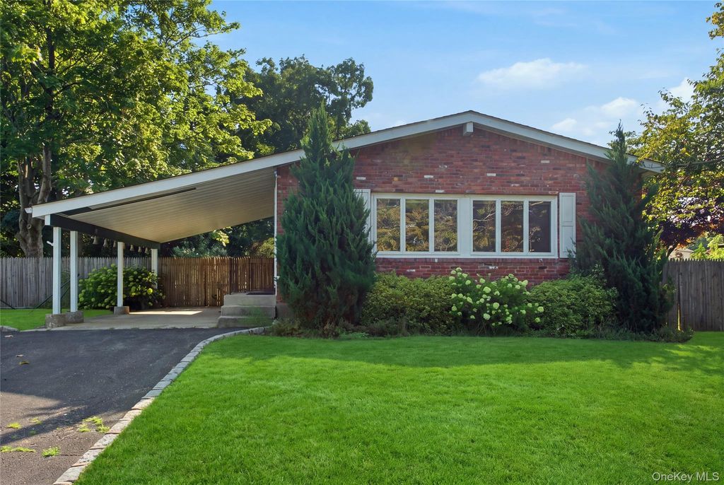 29 Penn Drive, Smithtown, NY 11787