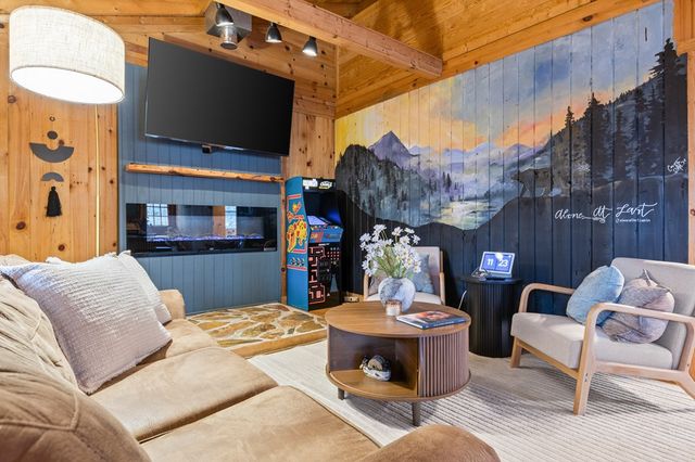 222 Icy Lane, Blue Ridge, GA 30513