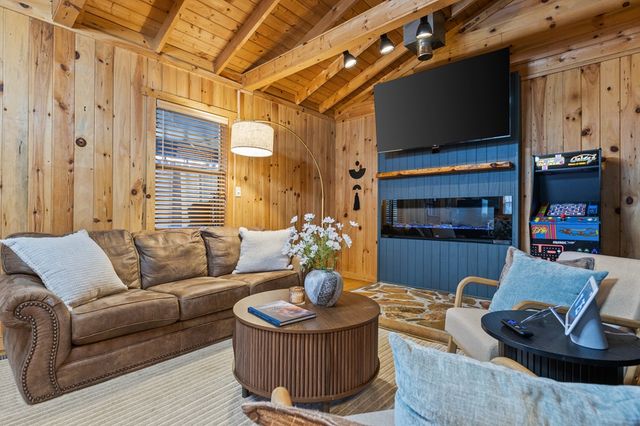 222 Icy Lane, Blue Ridge, GA 30513